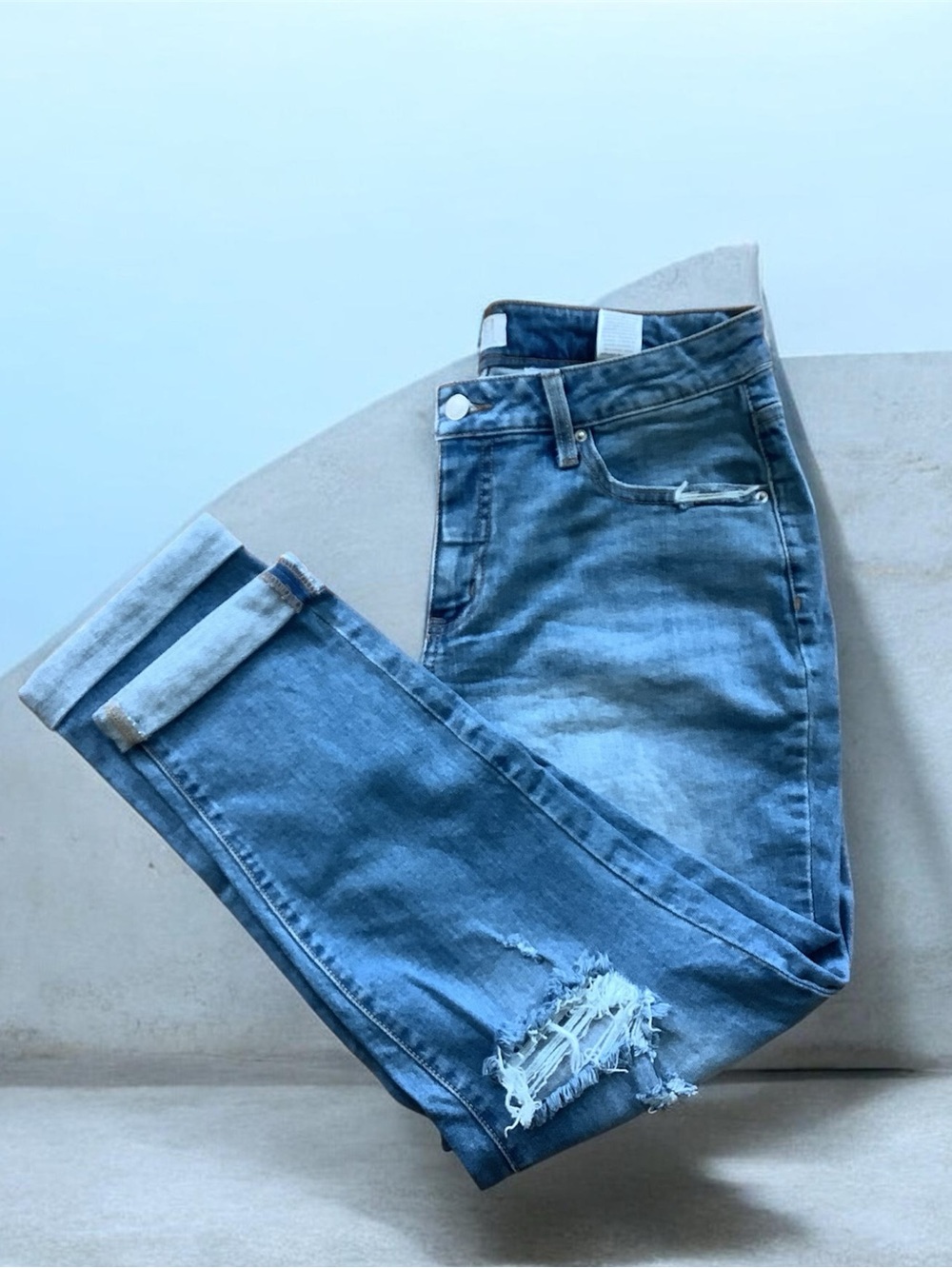 BNWT Time and Tru Medium Blue Slim distressed Jeans